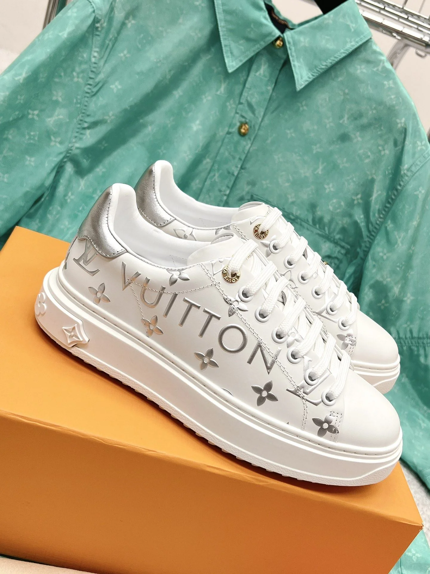 Louis Vuitton Low Shoes TimelessDesign 31614