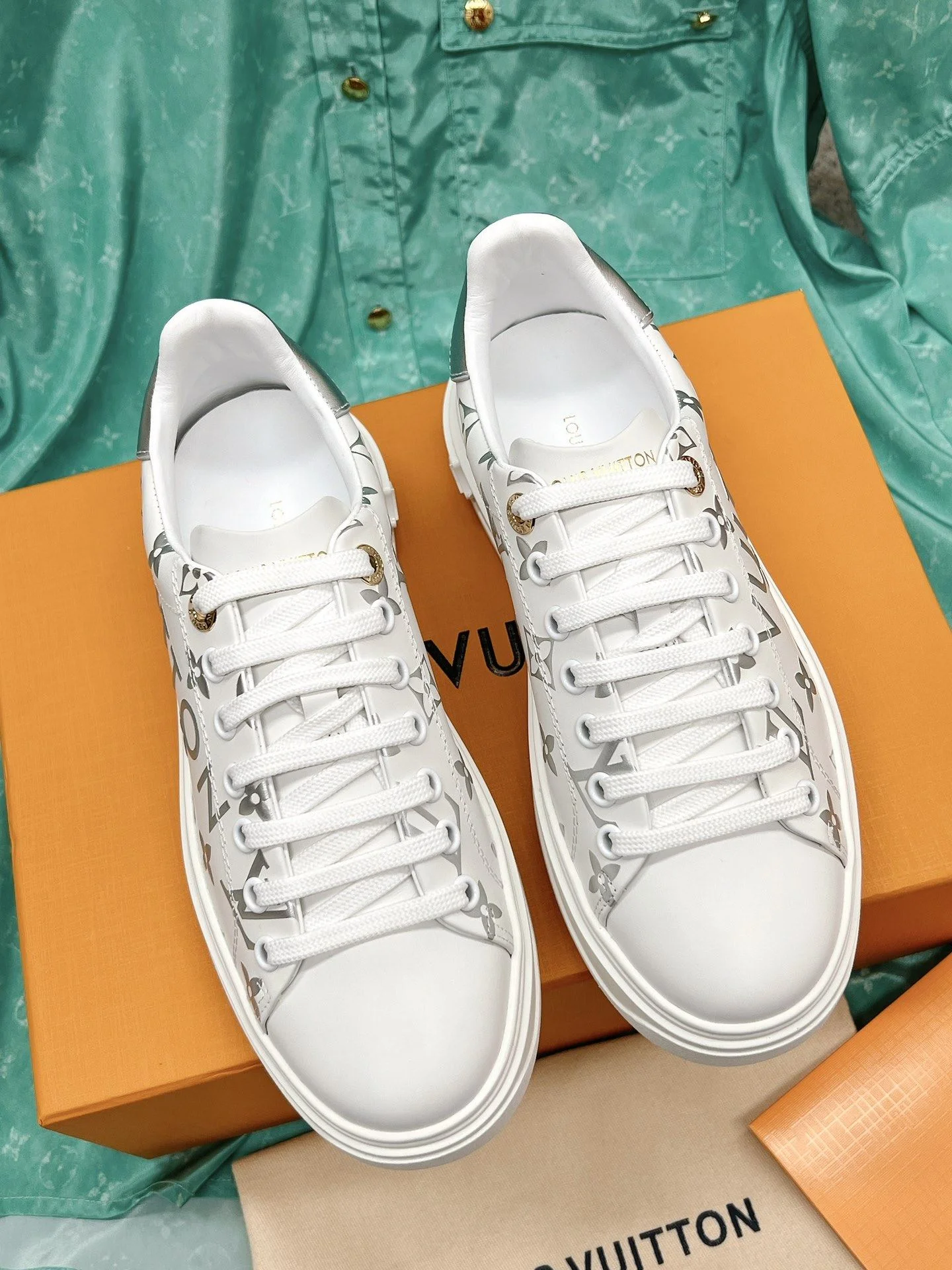 Louis Vuitton Low Shoes TimelessDesign 31614