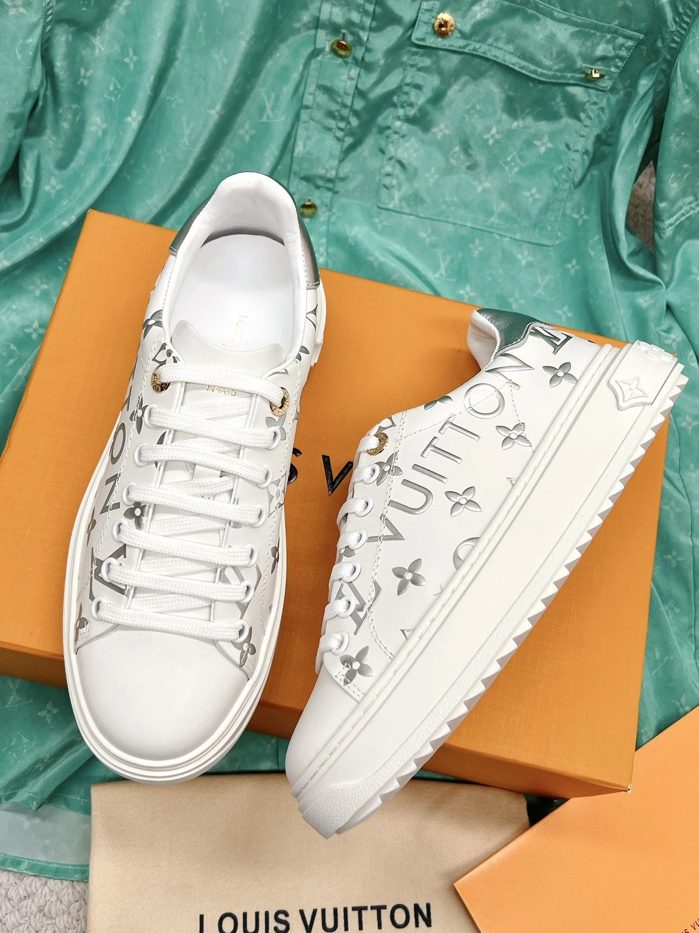 Louis Vuitton Low Shoes TimelessDesign 31614