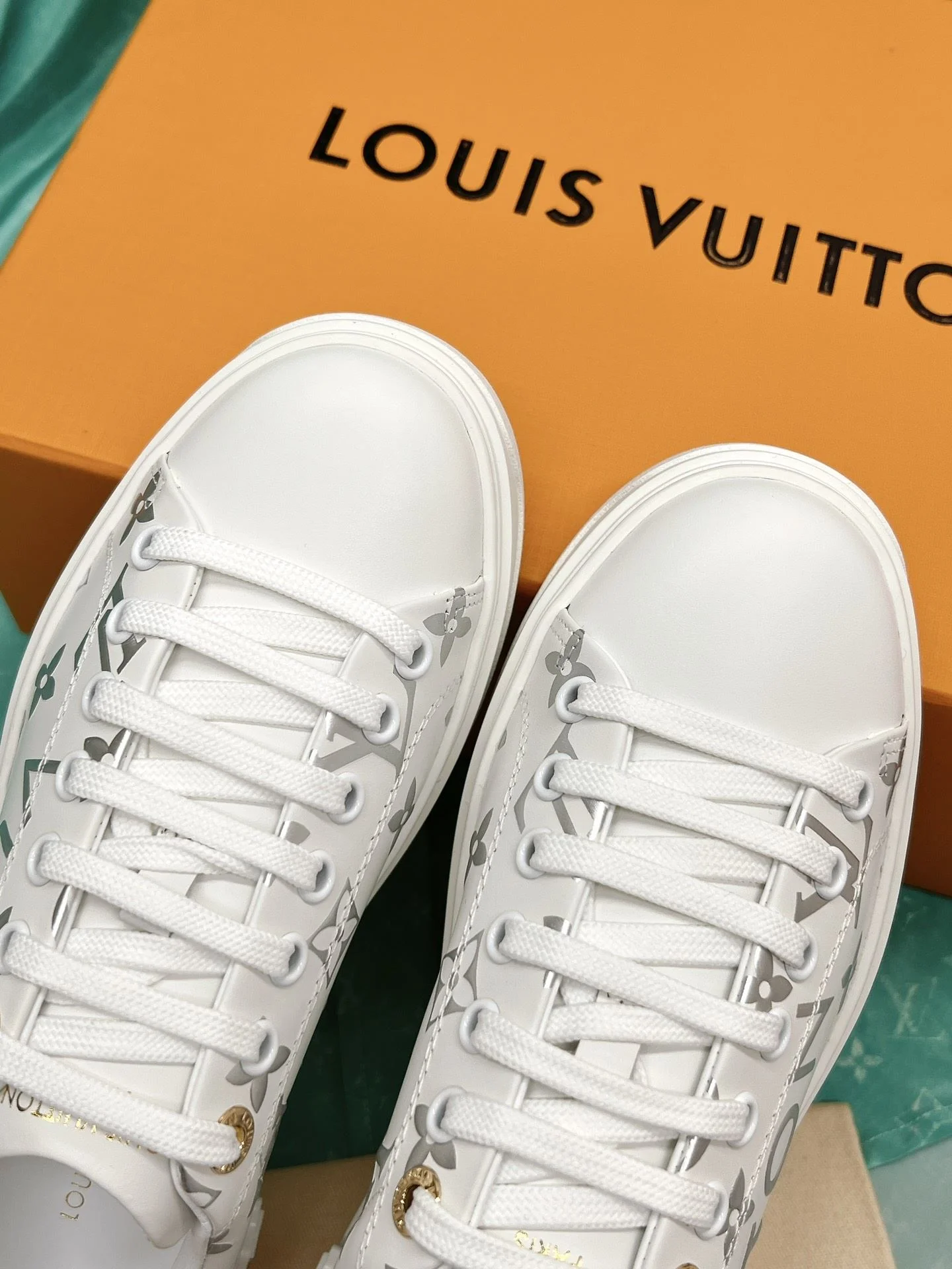 Louis Vuitton Low Shoes TimelessDesign 31614