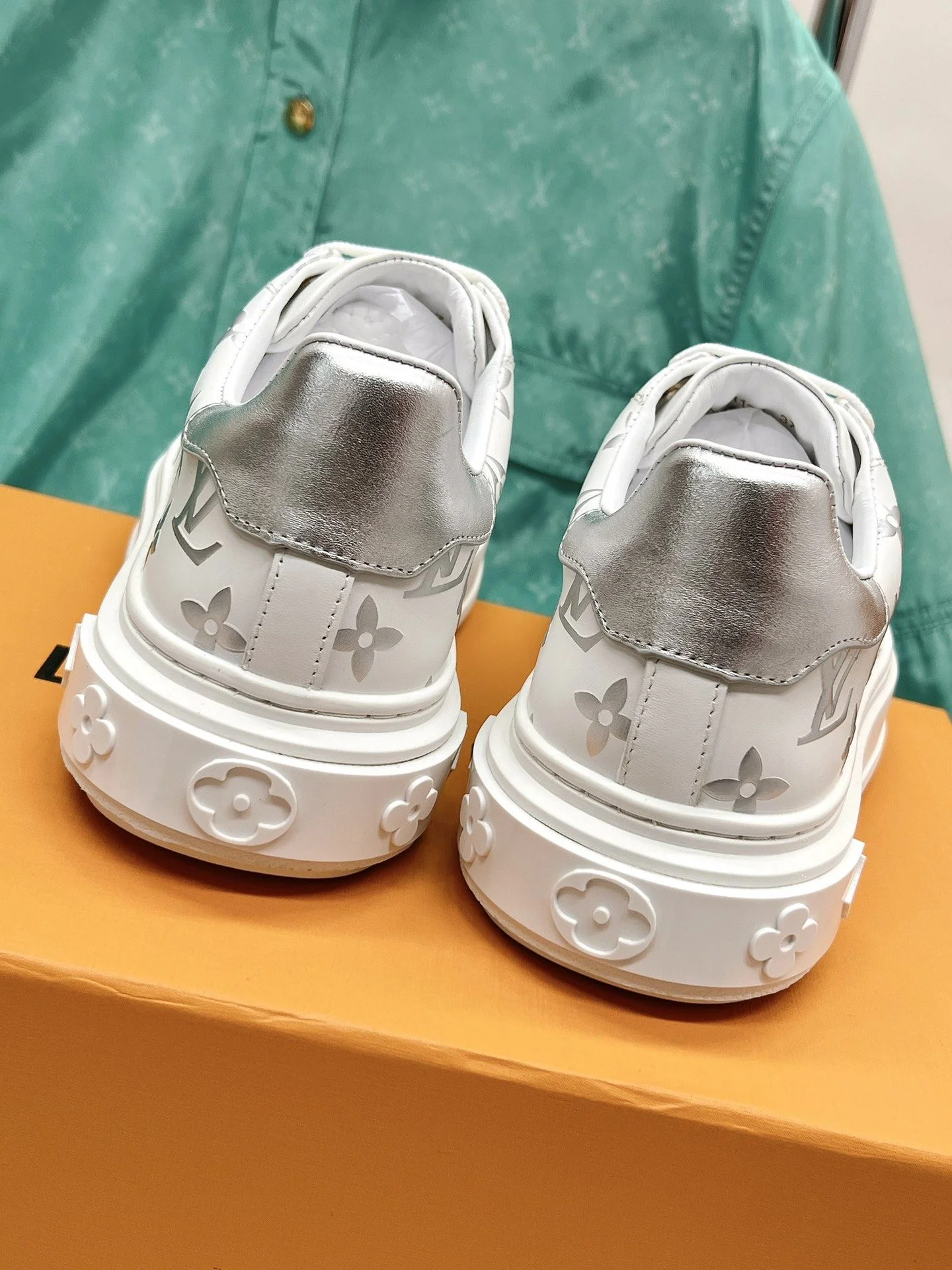 Louis Vuitton Low Shoes TimelessDesign 31614