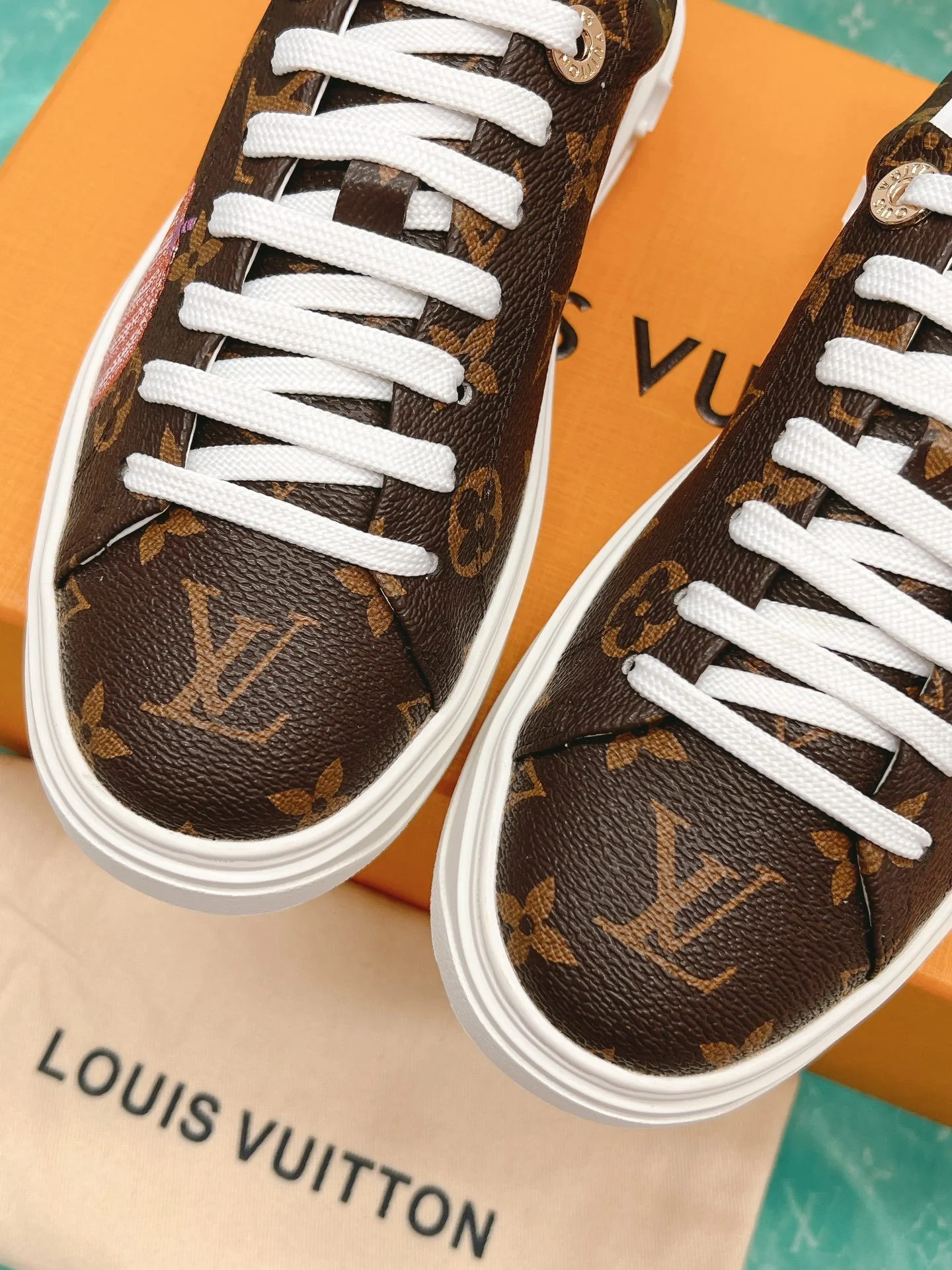 Louis Vuitton Low Shoes OdorResistant 31634