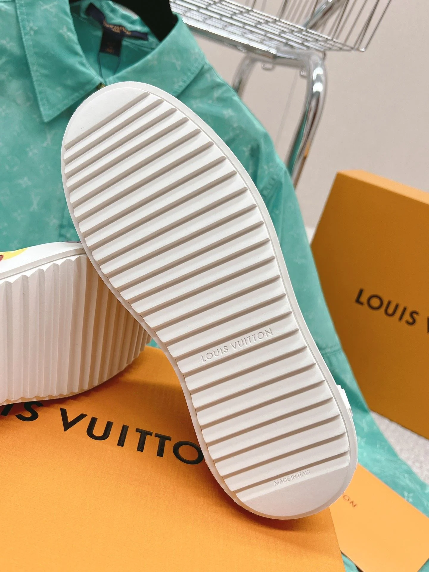 Contemporary Louis Vuitton Low Shoes 31627