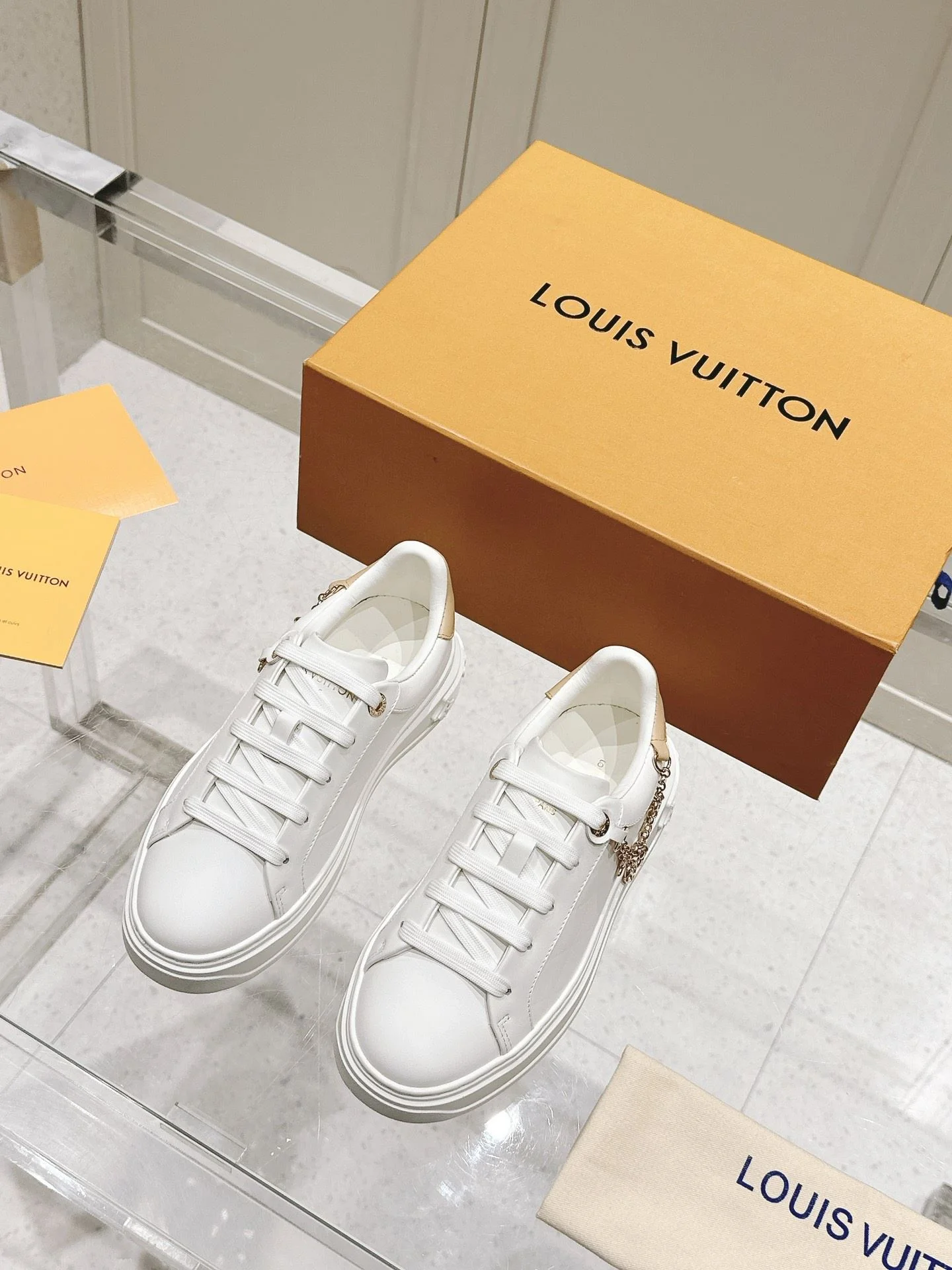 Fashionable Louis Vuitton Low Shoes 31633