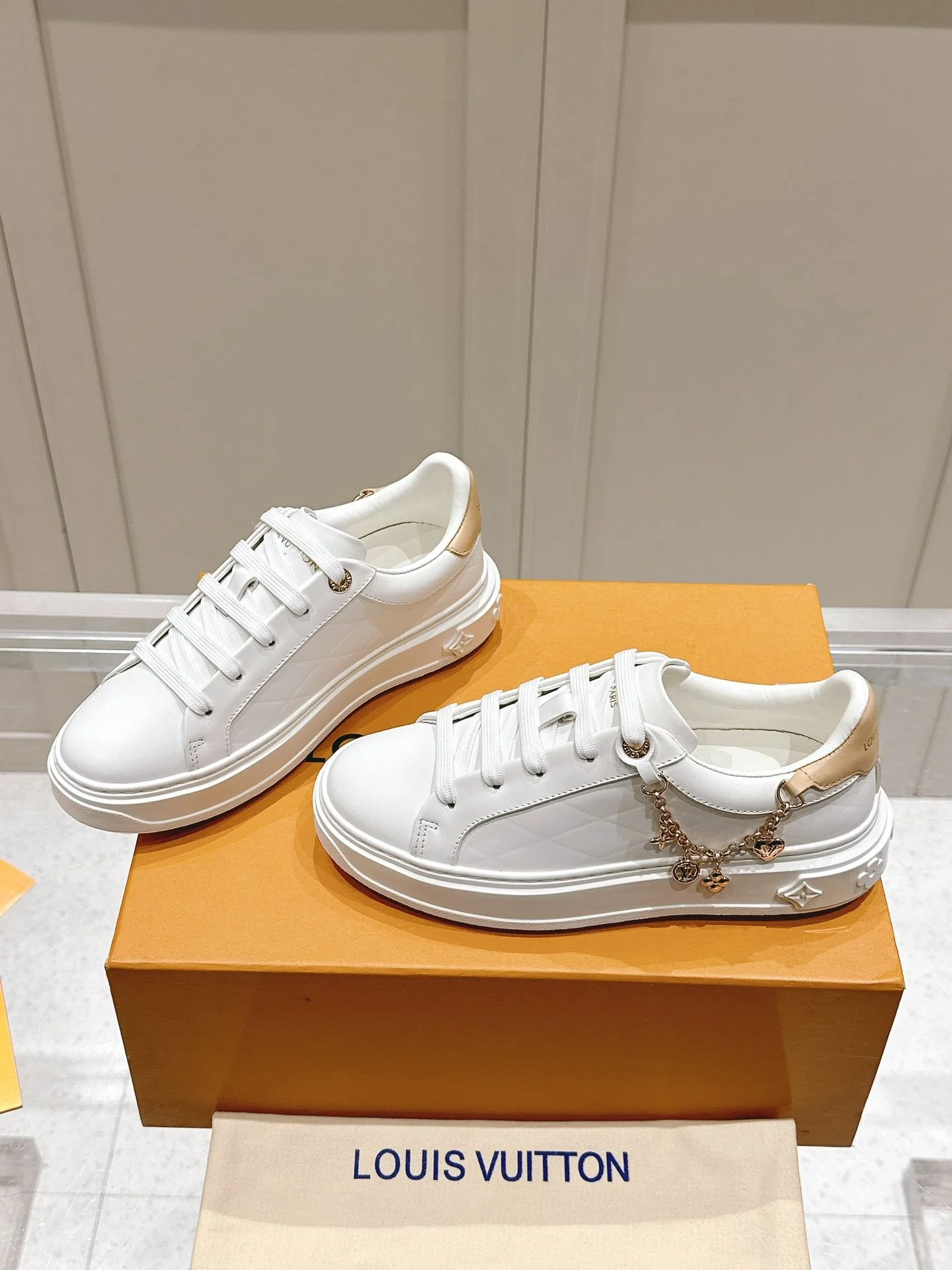 Fashionable Louis Vuitton Low Shoes 31633