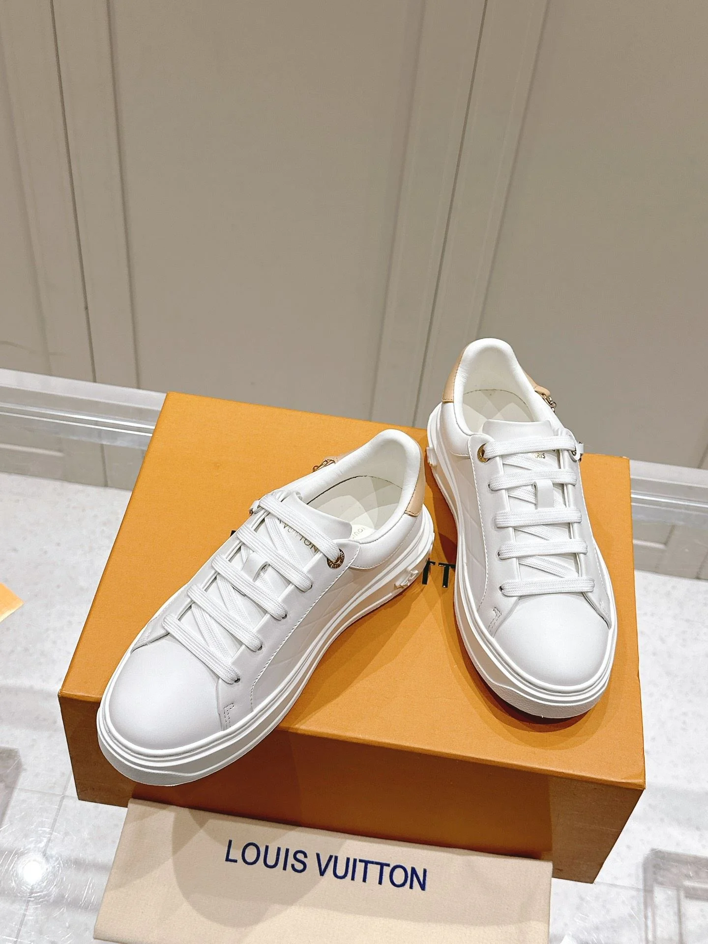 Fashionable Louis Vuitton Low Shoes 31633