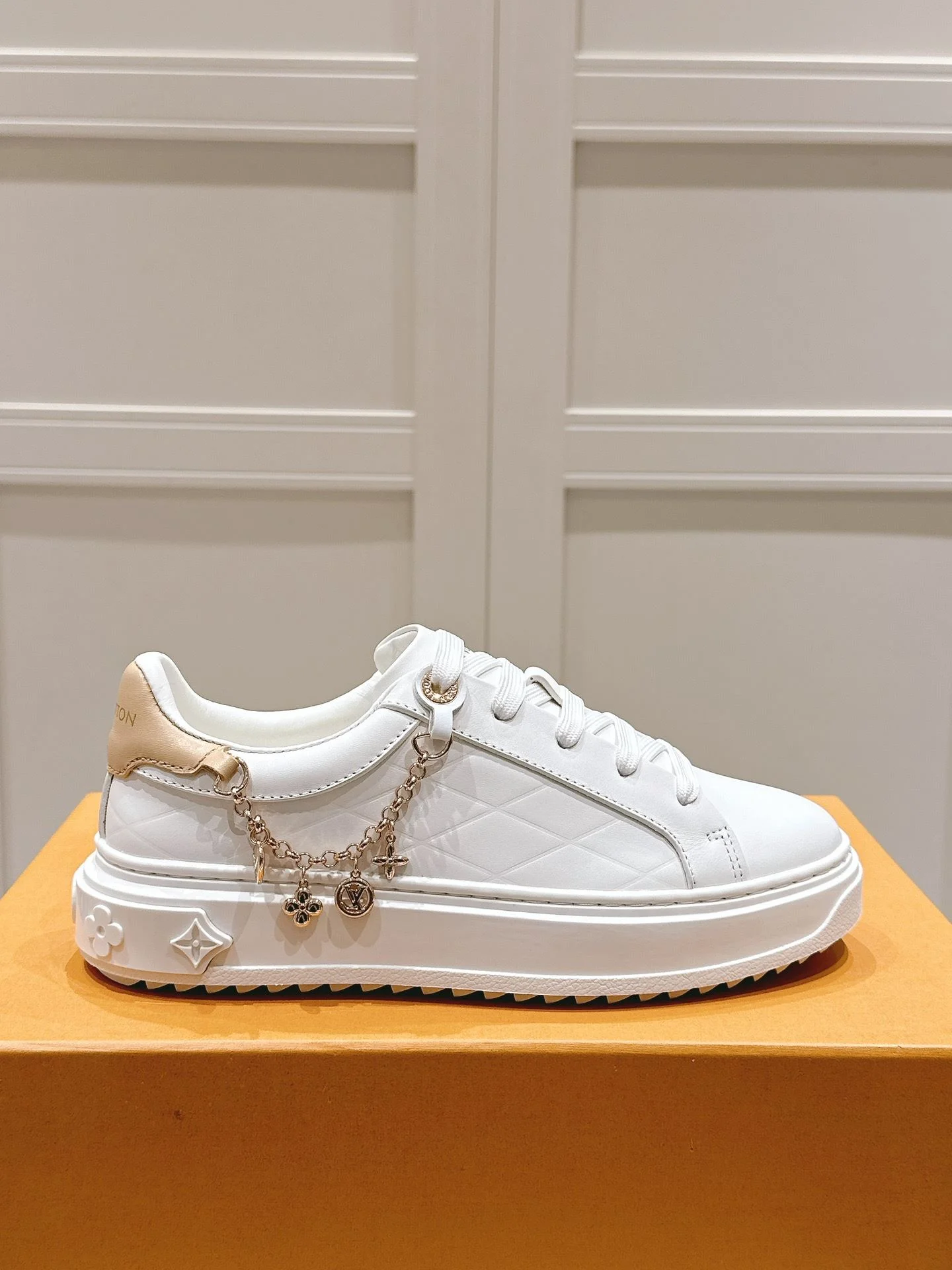 Fashionable Louis Vuitton Low Shoes 31633