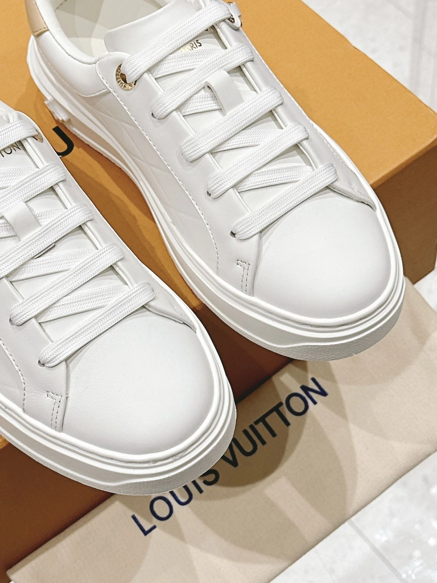 Fashionable Louis Vuitton Low Shoes 31633
