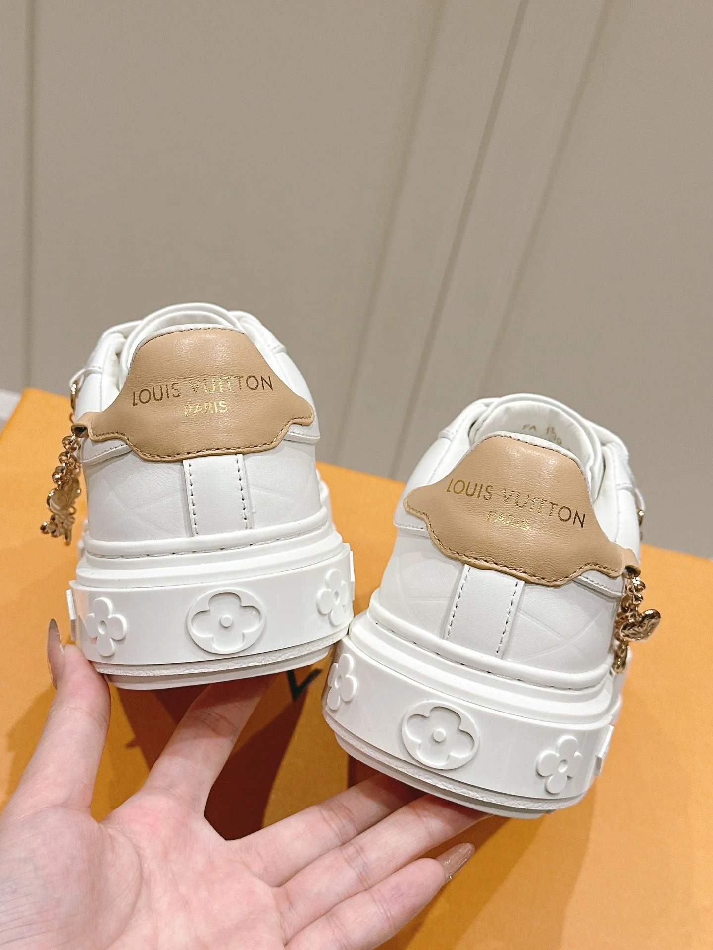 Fashionable Louis Vuitton Low Shoes 31633