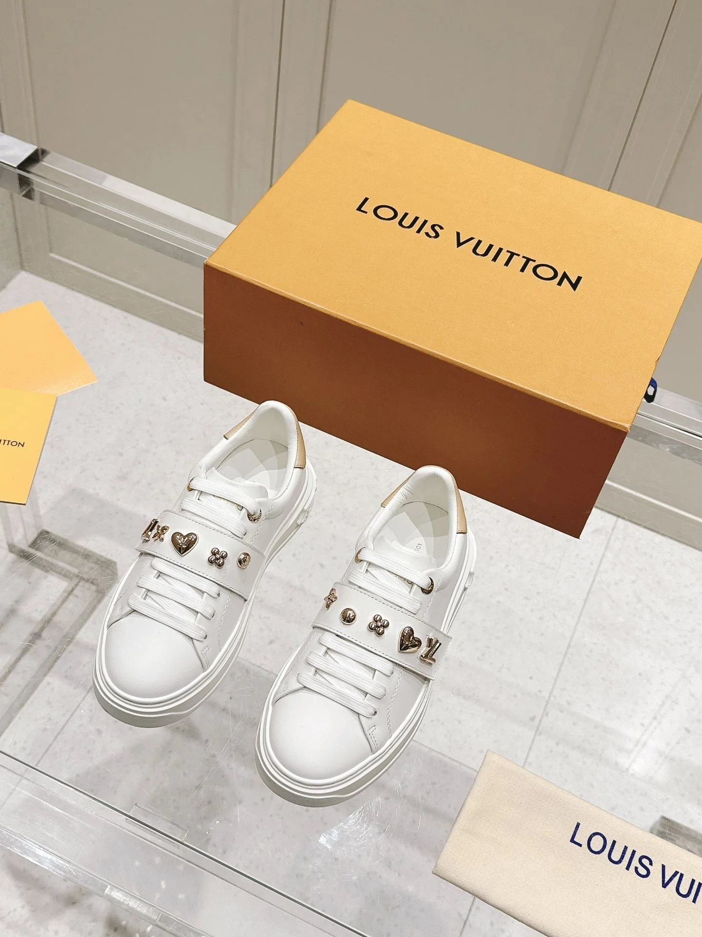 EasyMatch Louis Vuitton Low Shoes 31618