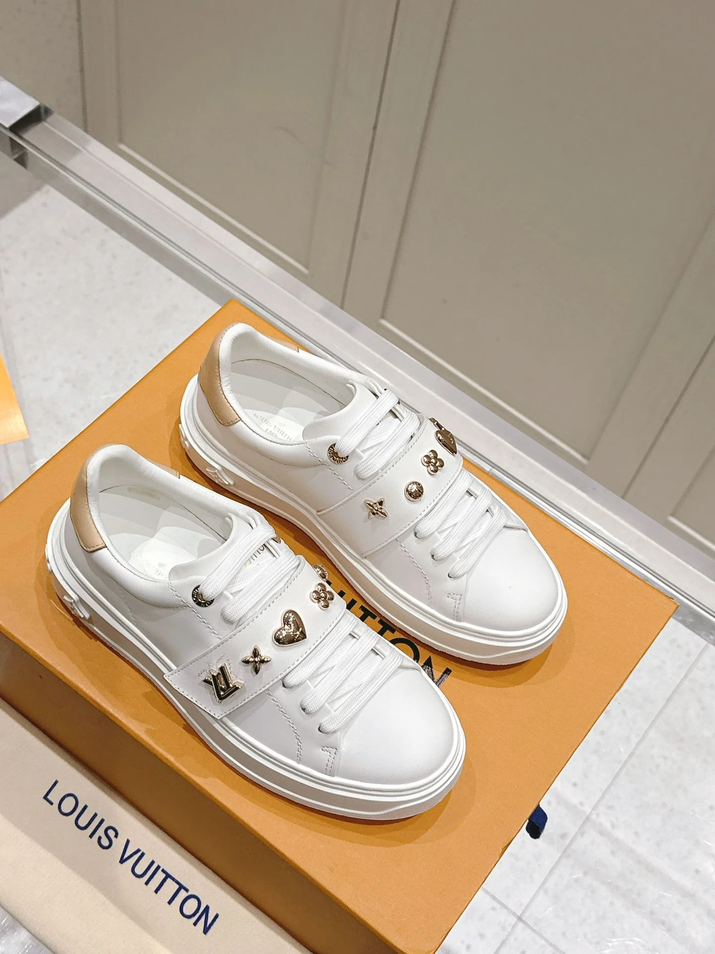 EasyMatch Louis Vuitton Low Shoes 31618