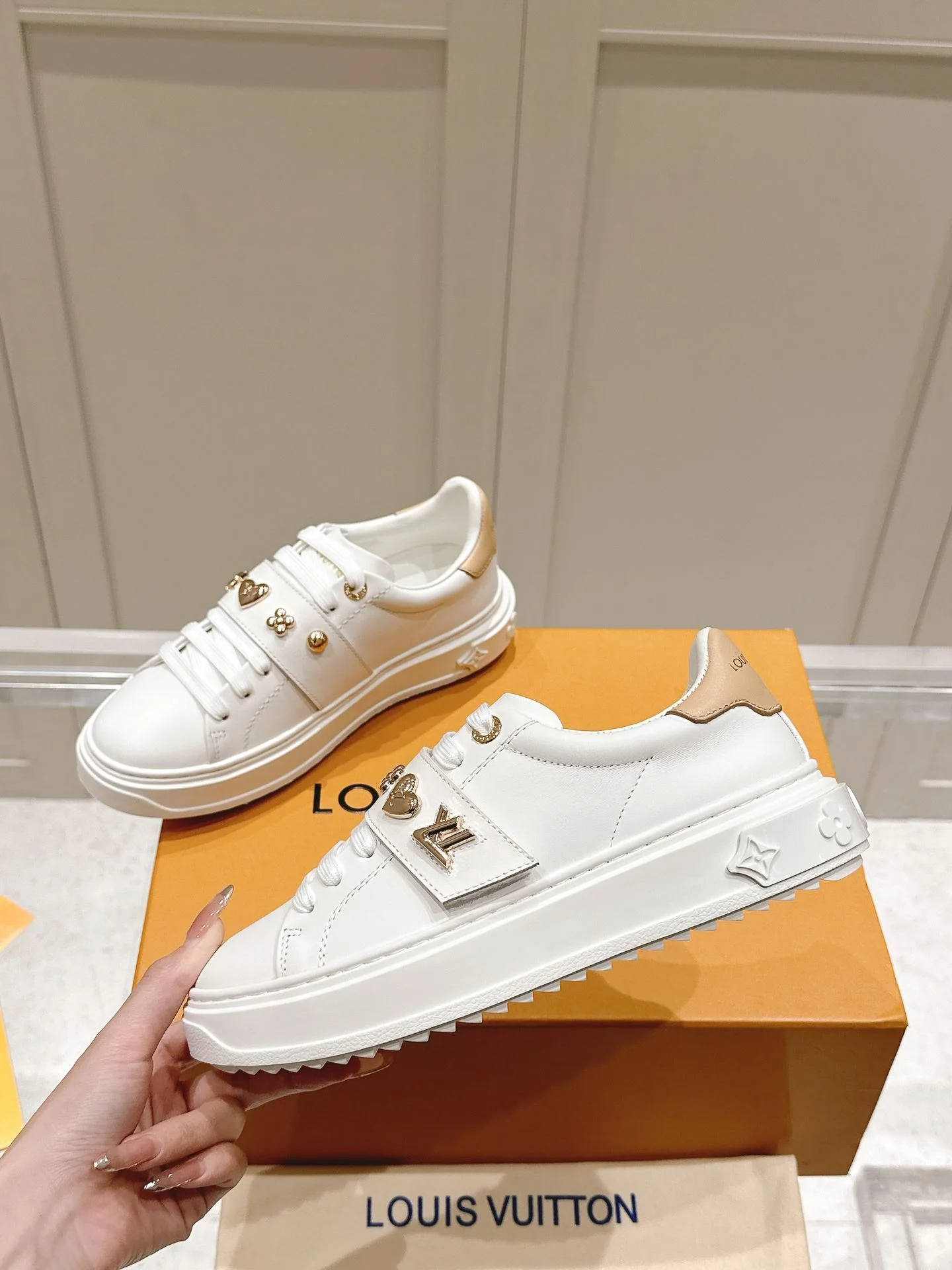 EasyMatch Louis Vuitton Low Shoes 31618
