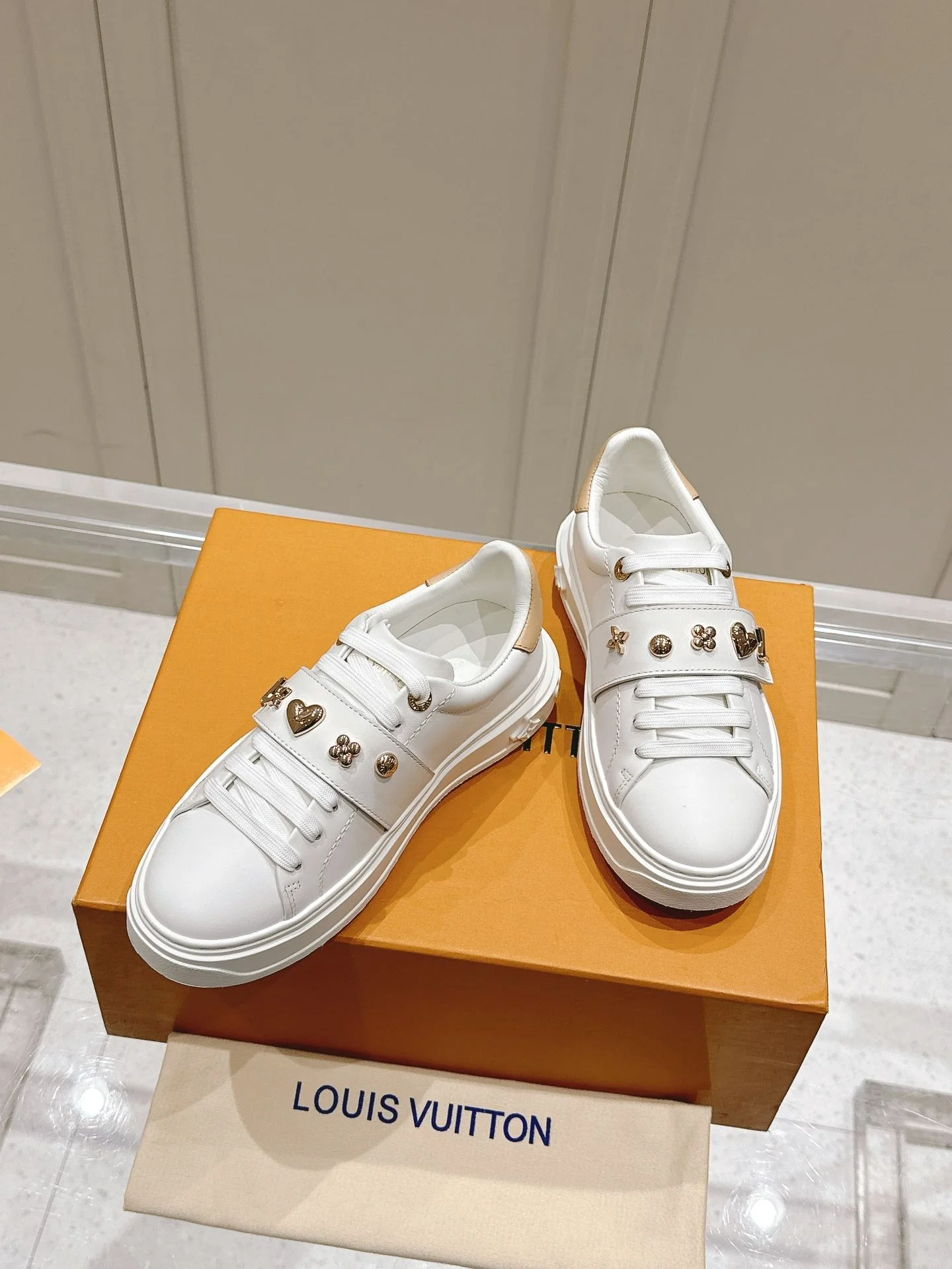 EasyMatch Louis Vuitton Low Shoes 31618