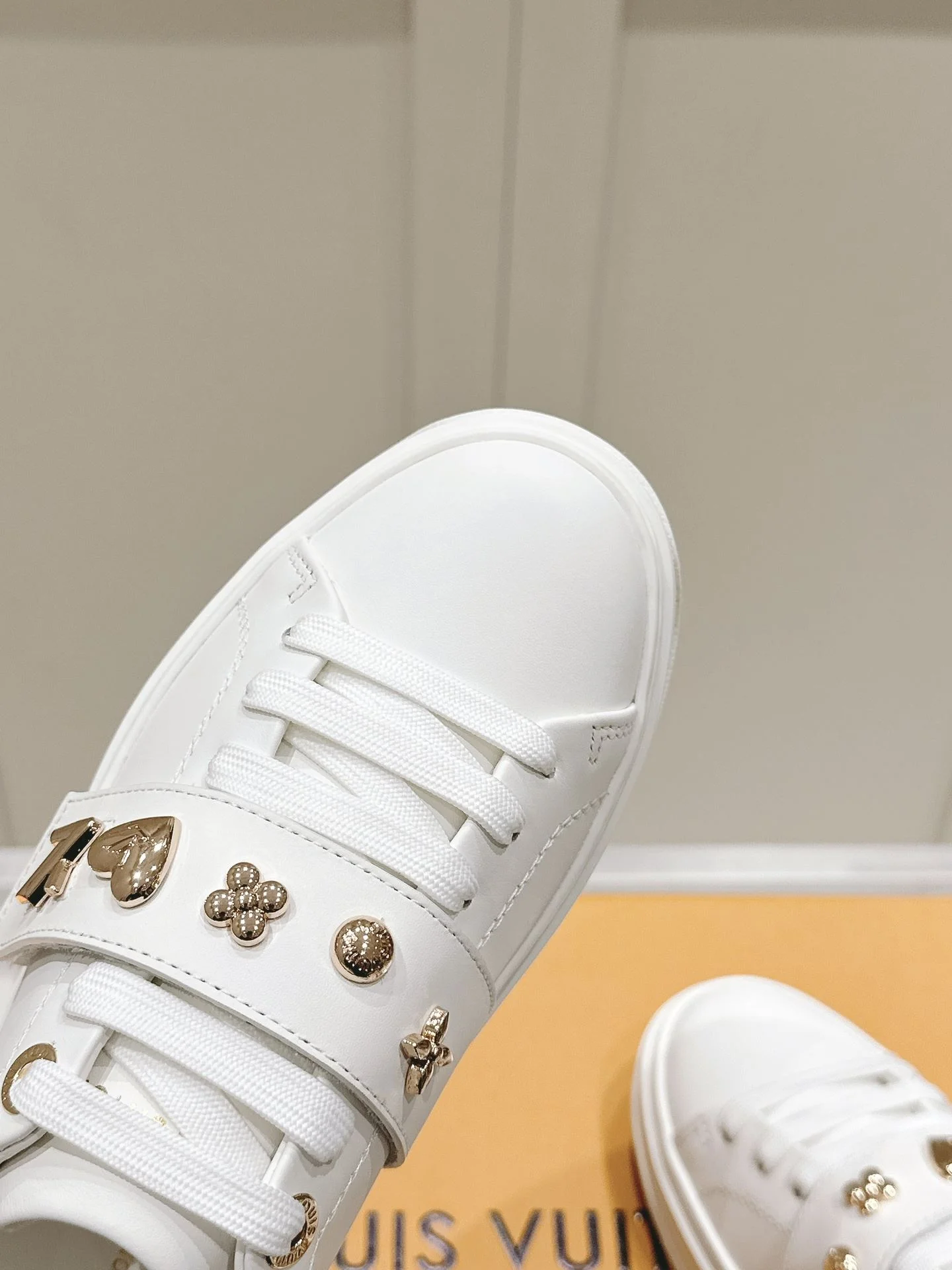 EasyMatch Louis Vuitton Low Shoes 31618