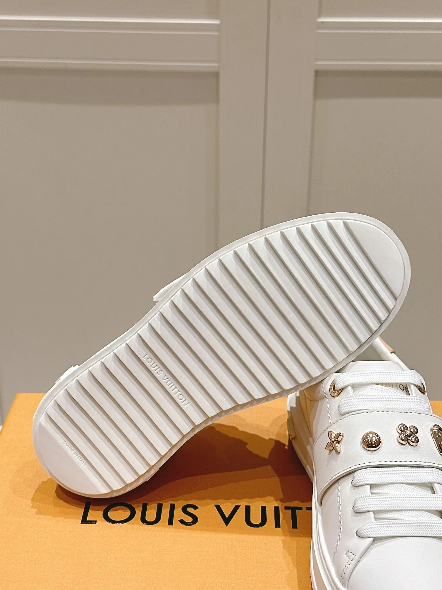 EasyMatch Louis Vuitton Low Shoes 31618