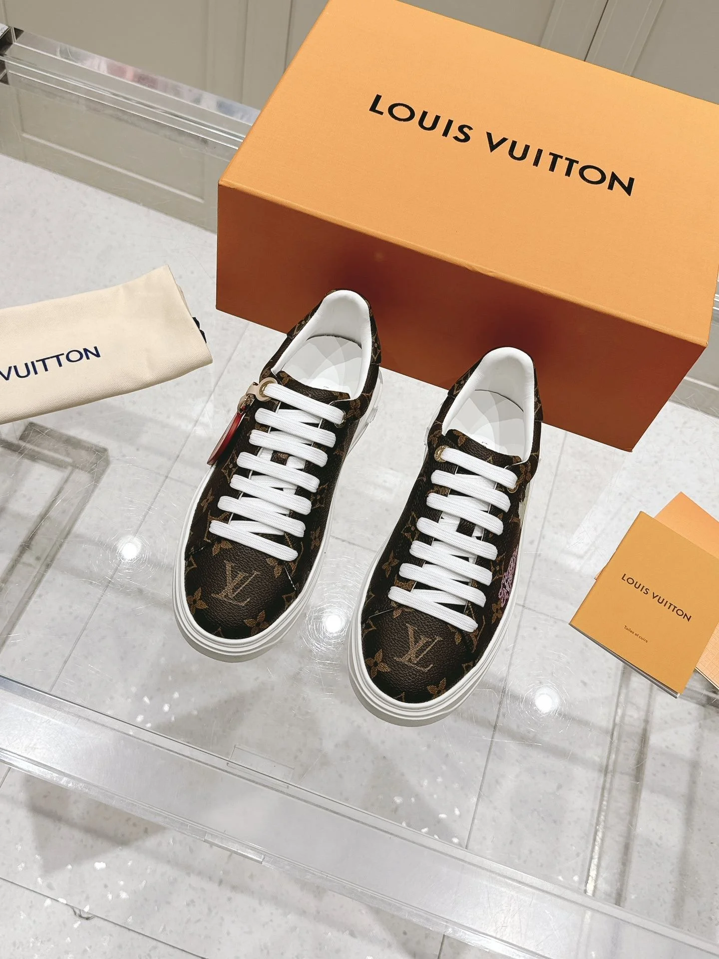 Louis Vuitton Low Shoes SoftTouch 31622