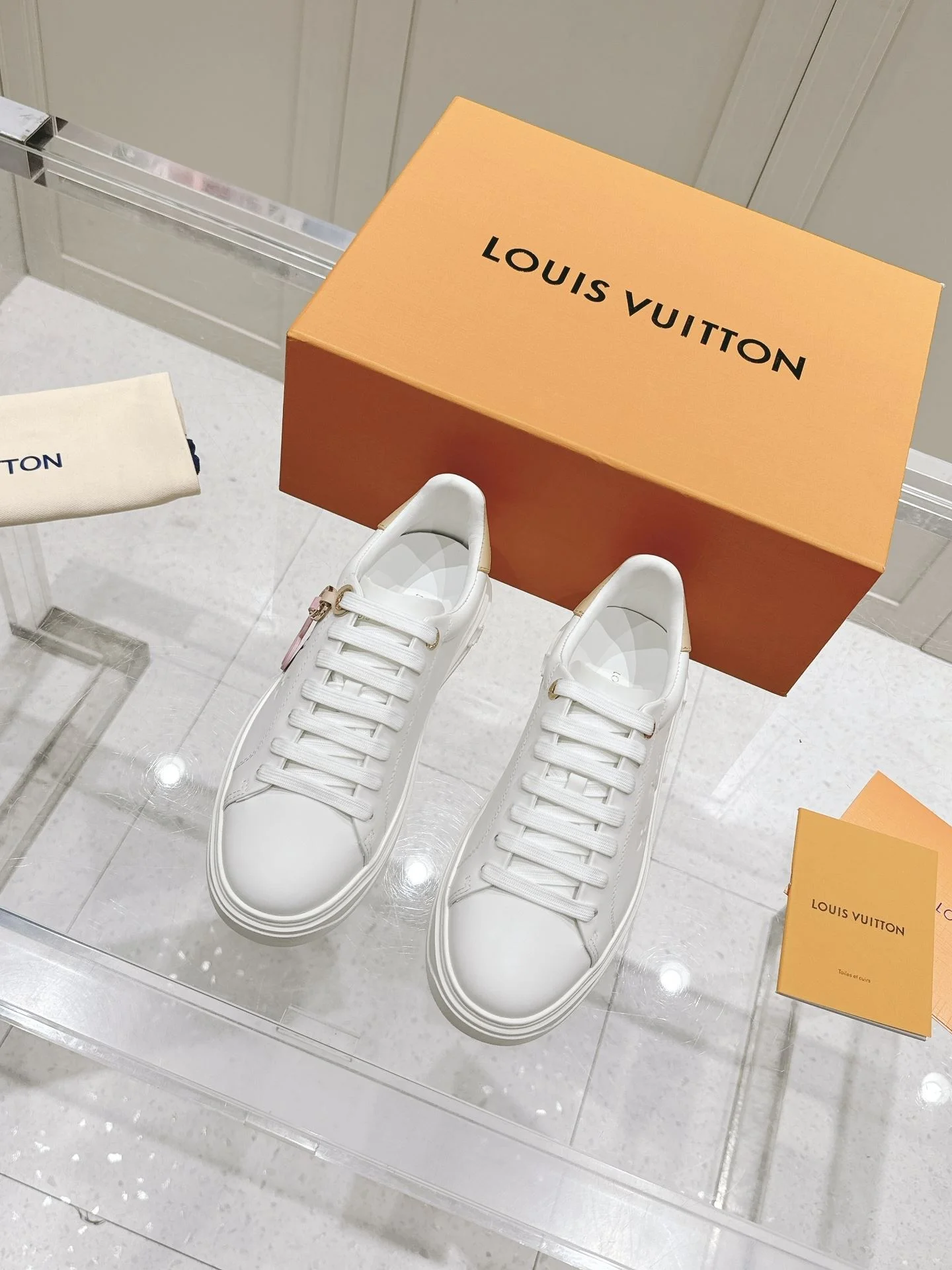 Affordable Louis Vuitton Low Shoes 31625