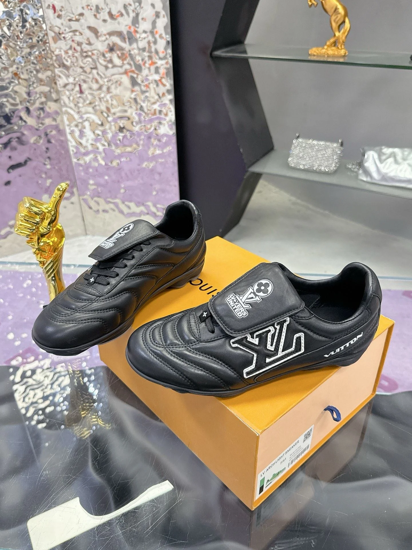 Stylish Louis Vuitton Low Shoes 31637