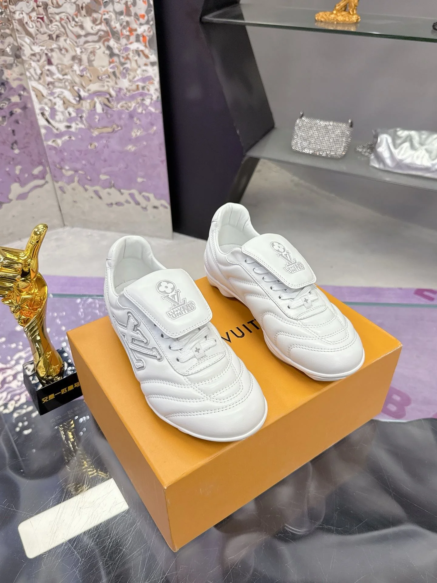Louis Vuitton Low Shoes Flexible 31632