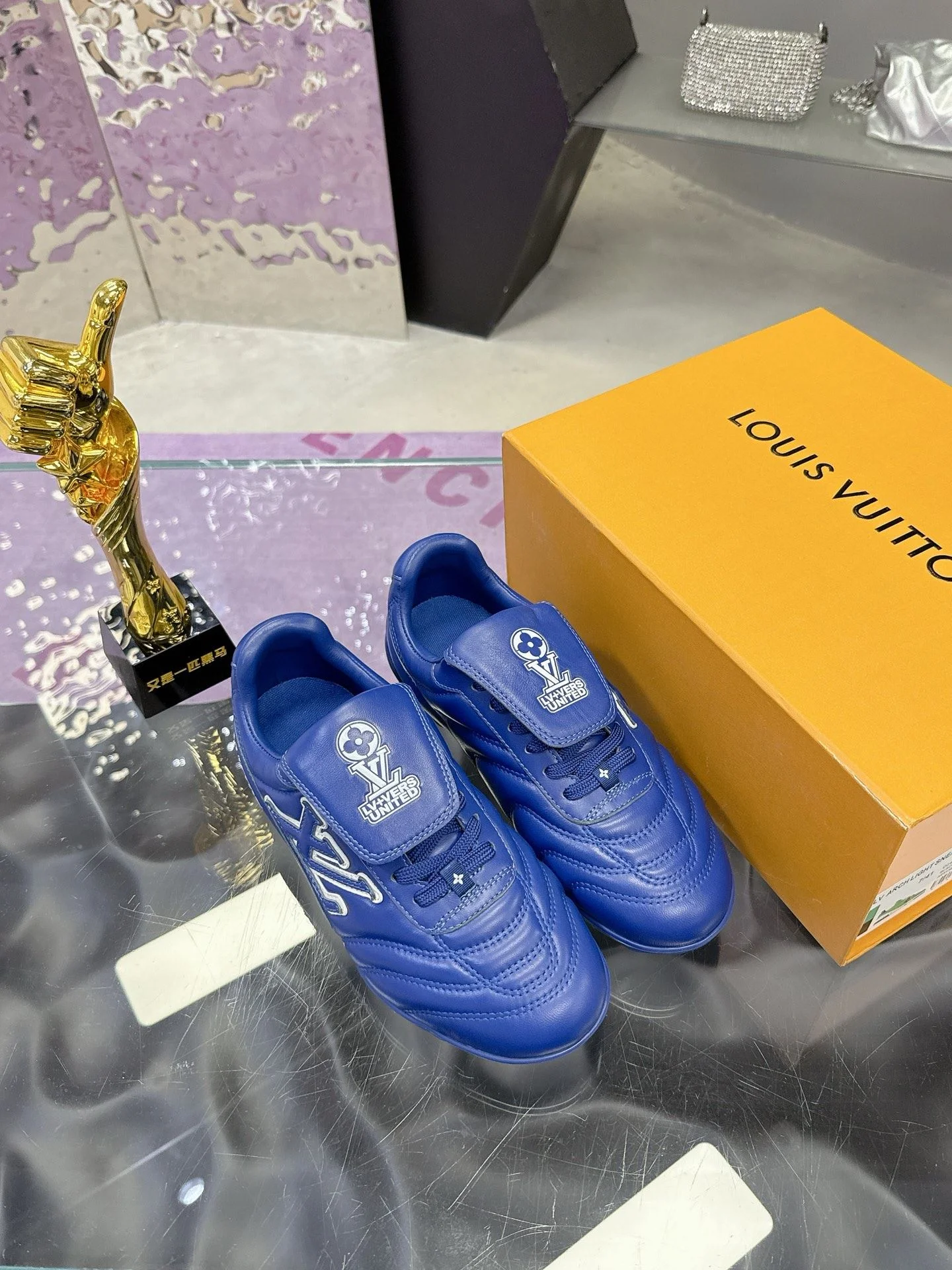 Louis Vuitton Low Shoes Trendy 31612