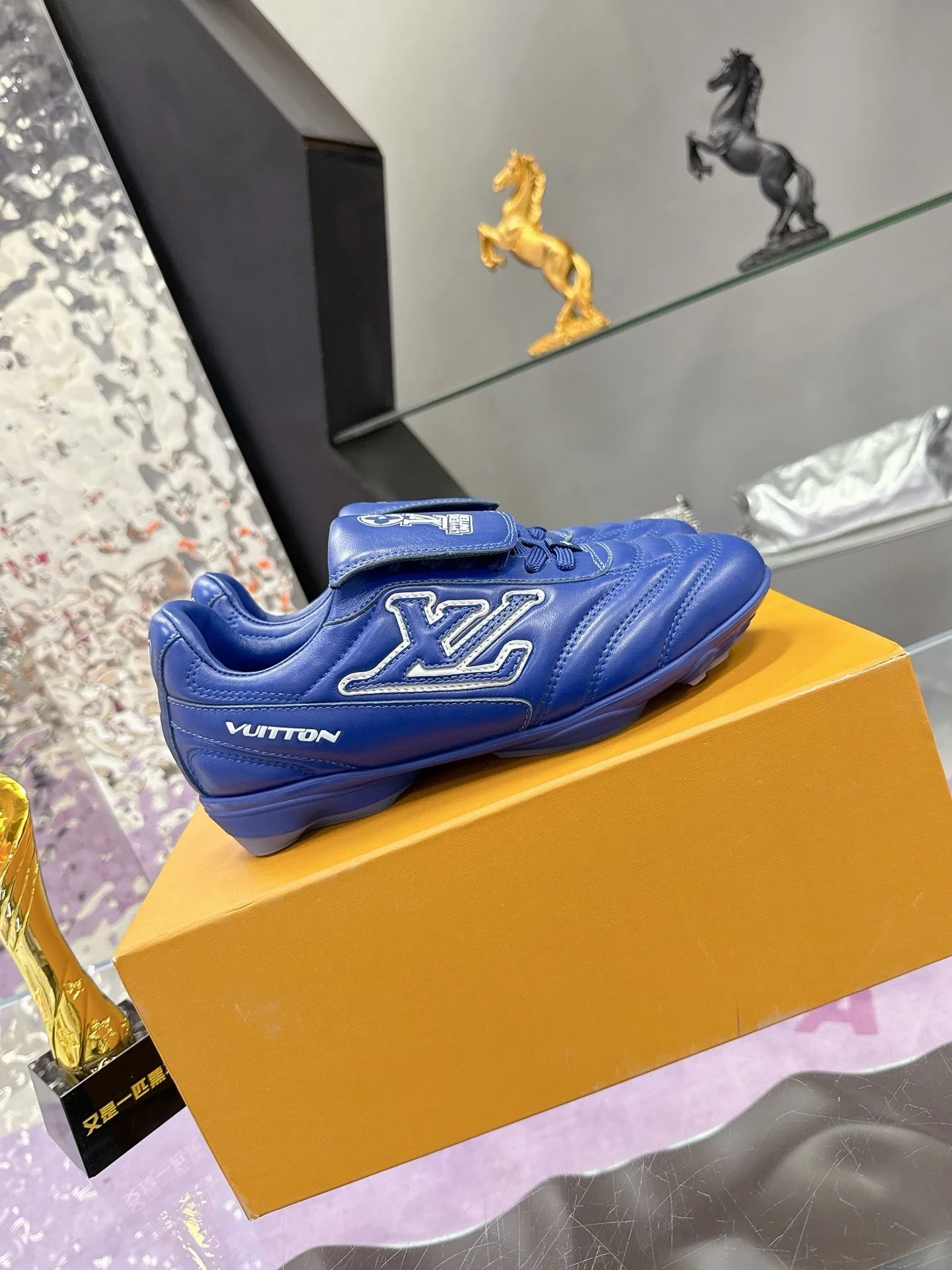 Louis Vuitton Low Shoes Trendy 31612