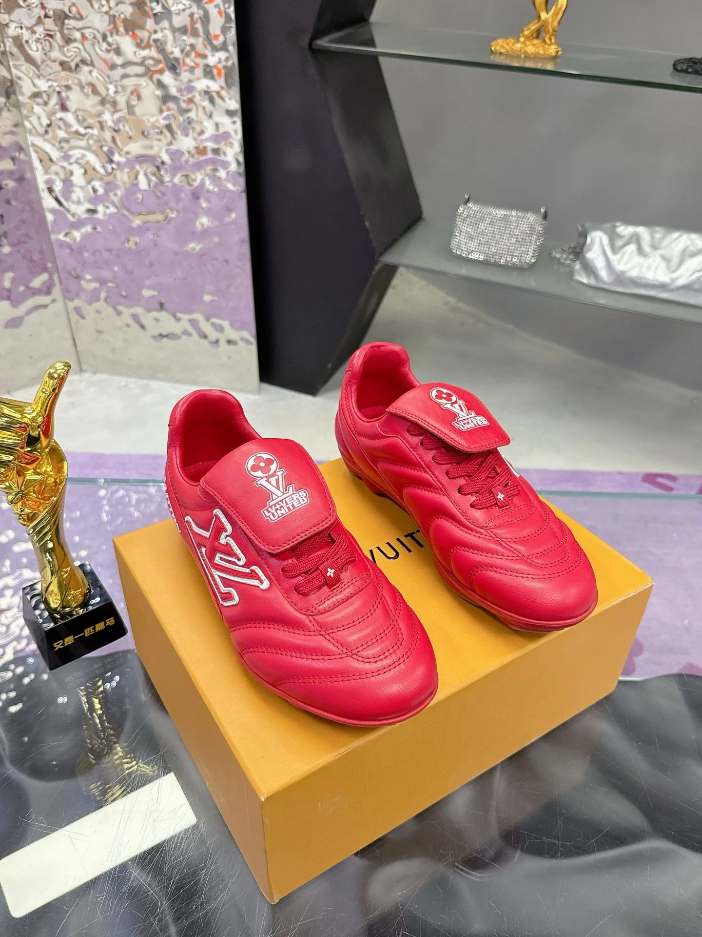 Bright Louis Vuitton Low Shoes 31636