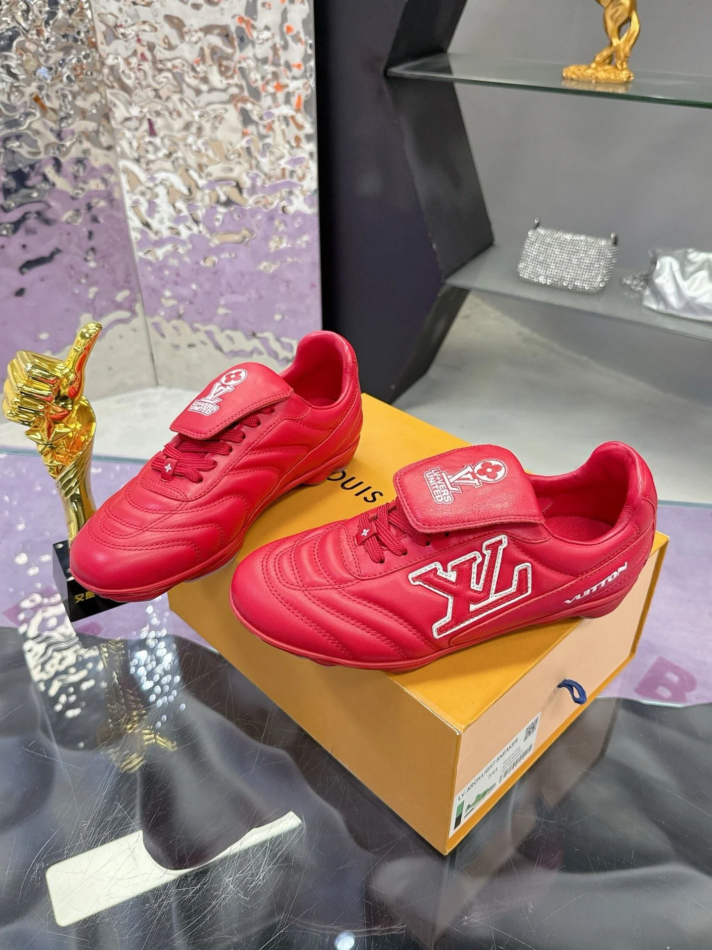 Bright Louis Vuitton Low Shoes 31636