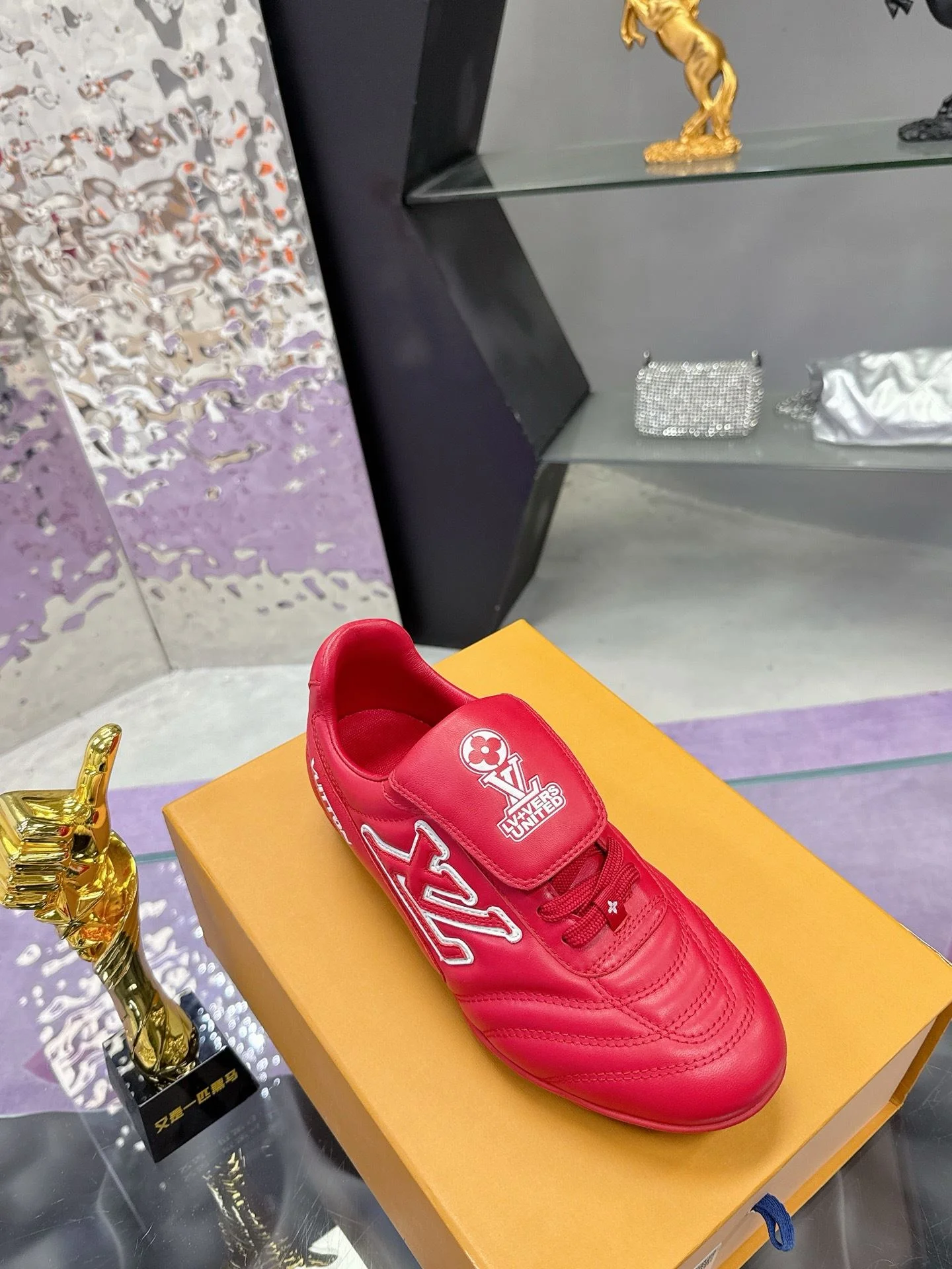 Bright Louis Vuitton Low Shoes 31636