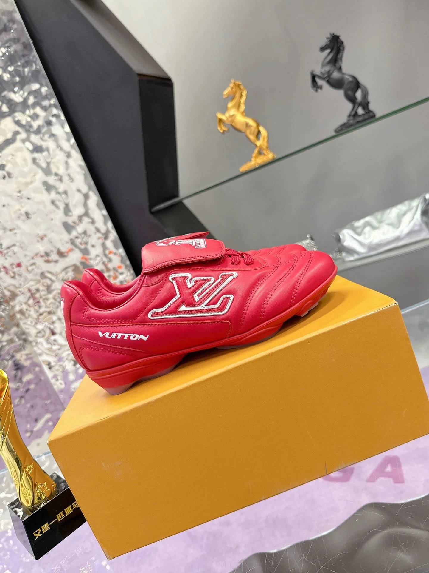 Bright Louis Vuitton Low Shoes 31636