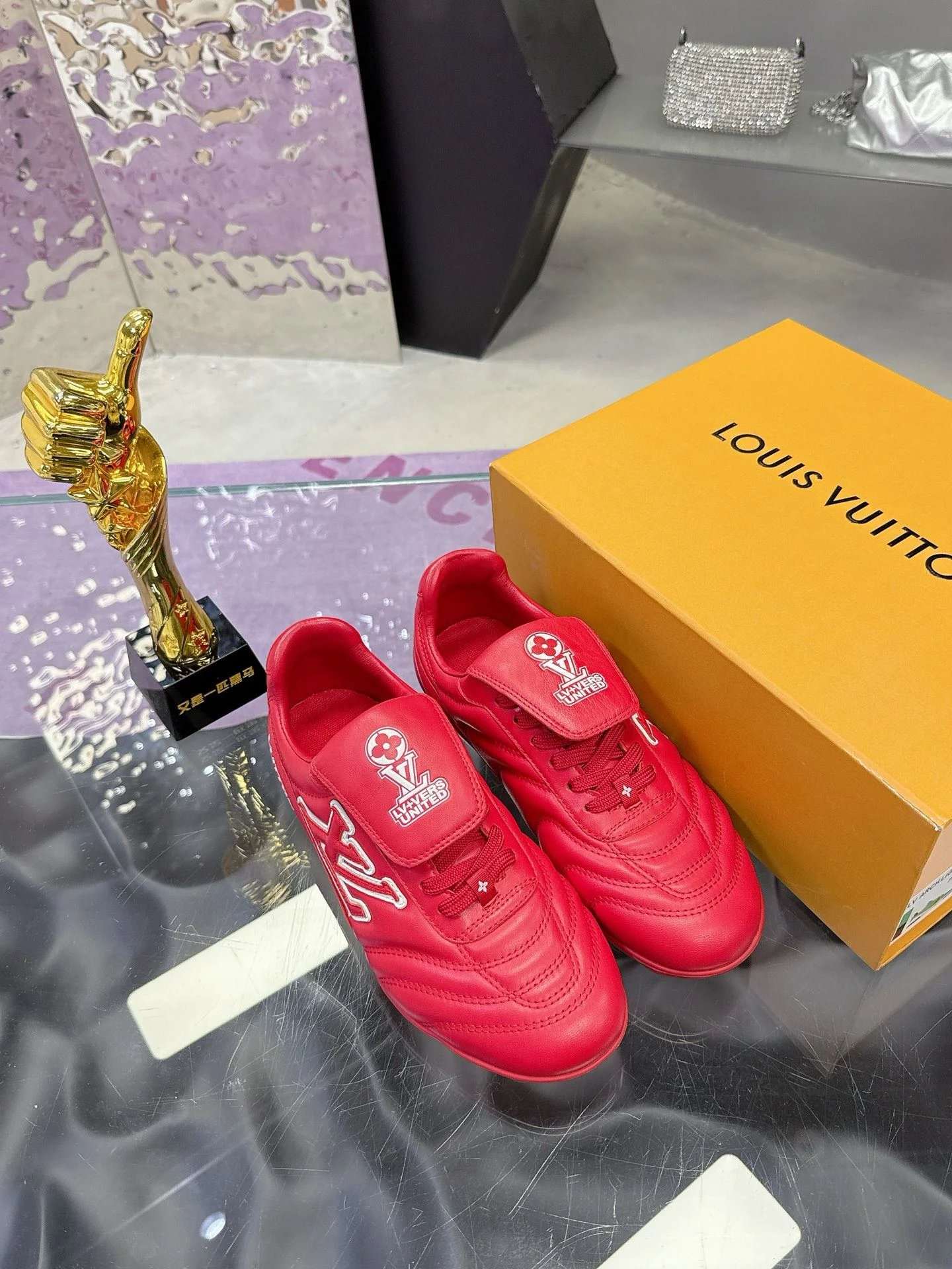 Bright Louis Vuitton Low Shoes 31636