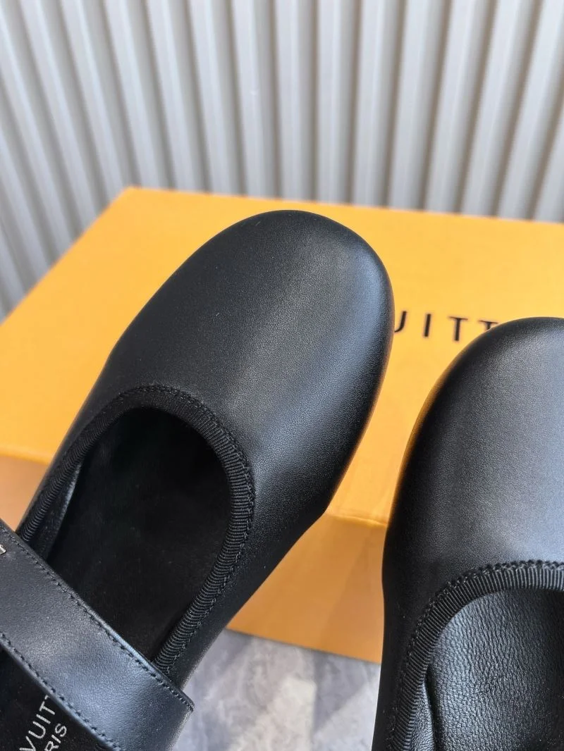 MultiPurpose Louis Vuitton Low Shoes 31624