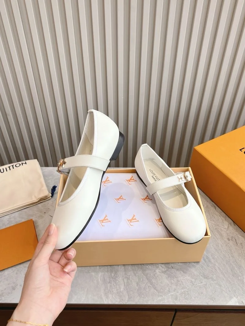 Attractive Louis Vuitton Low Shoes 31628