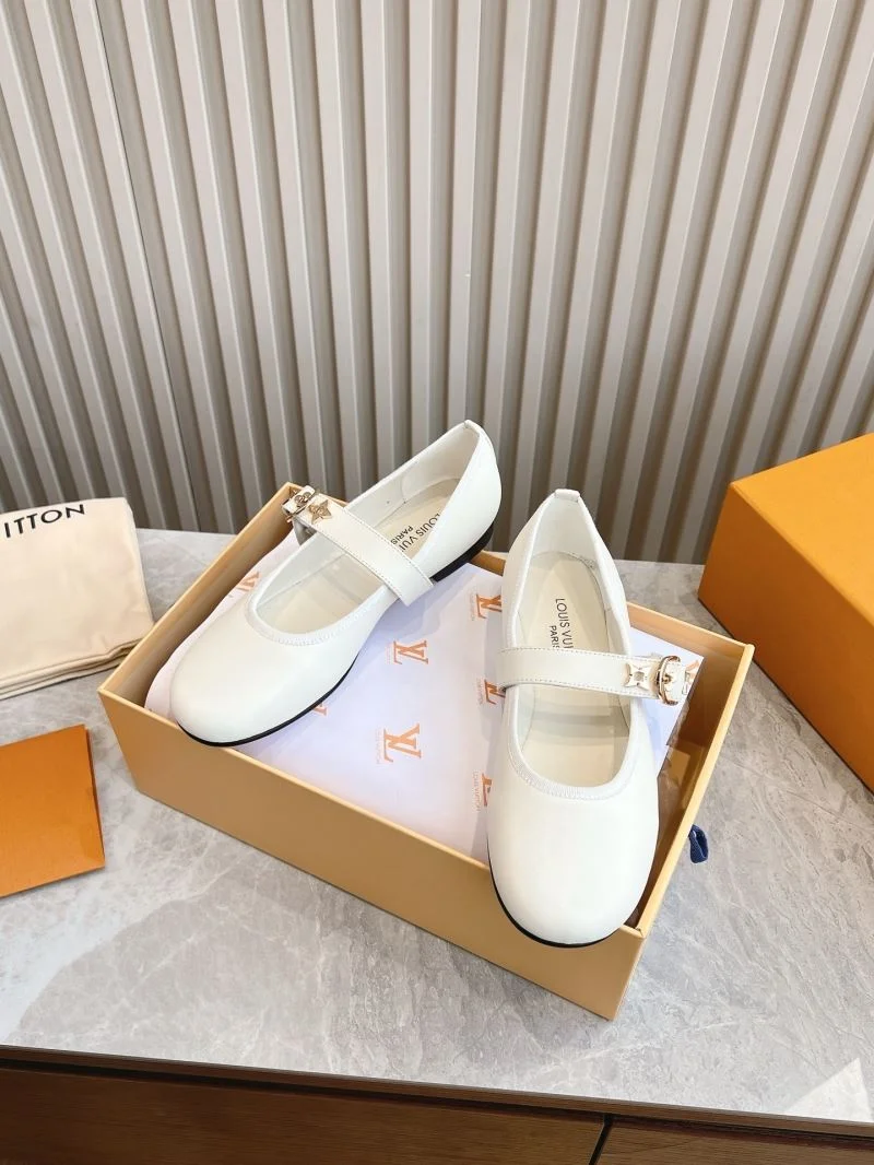 Attractive Louis Vuitton Low Shoes 31628