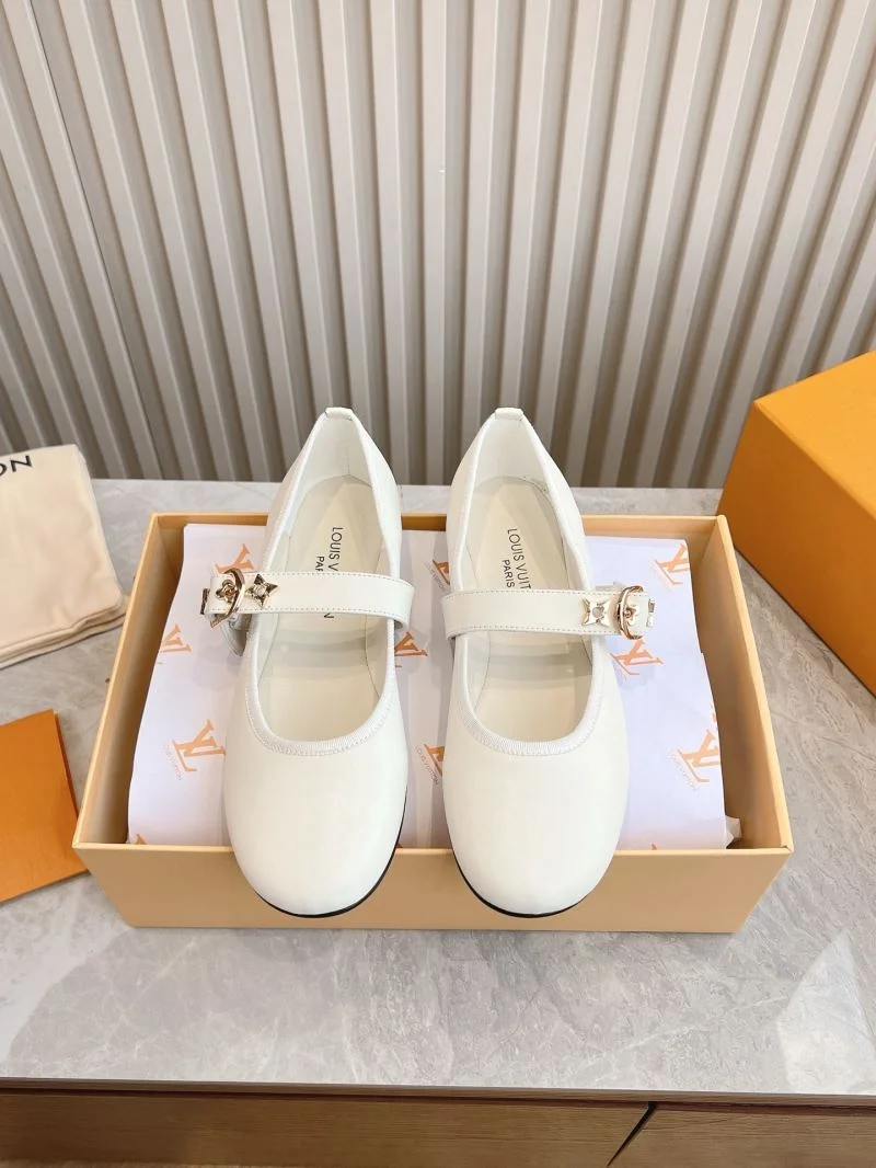 Attractive Louis Vuitton Low Shoes 31628