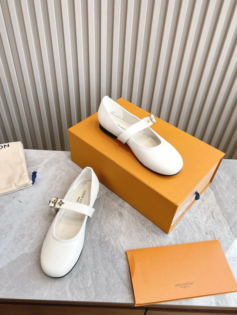 Attractive Louis Vuitton Low Shoes 31628