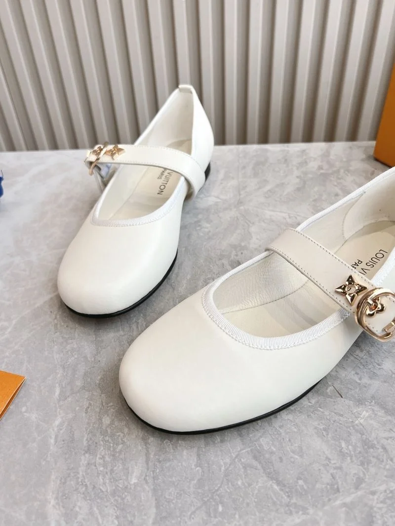 Attractive Louis Vuitton Low Shoes 31628