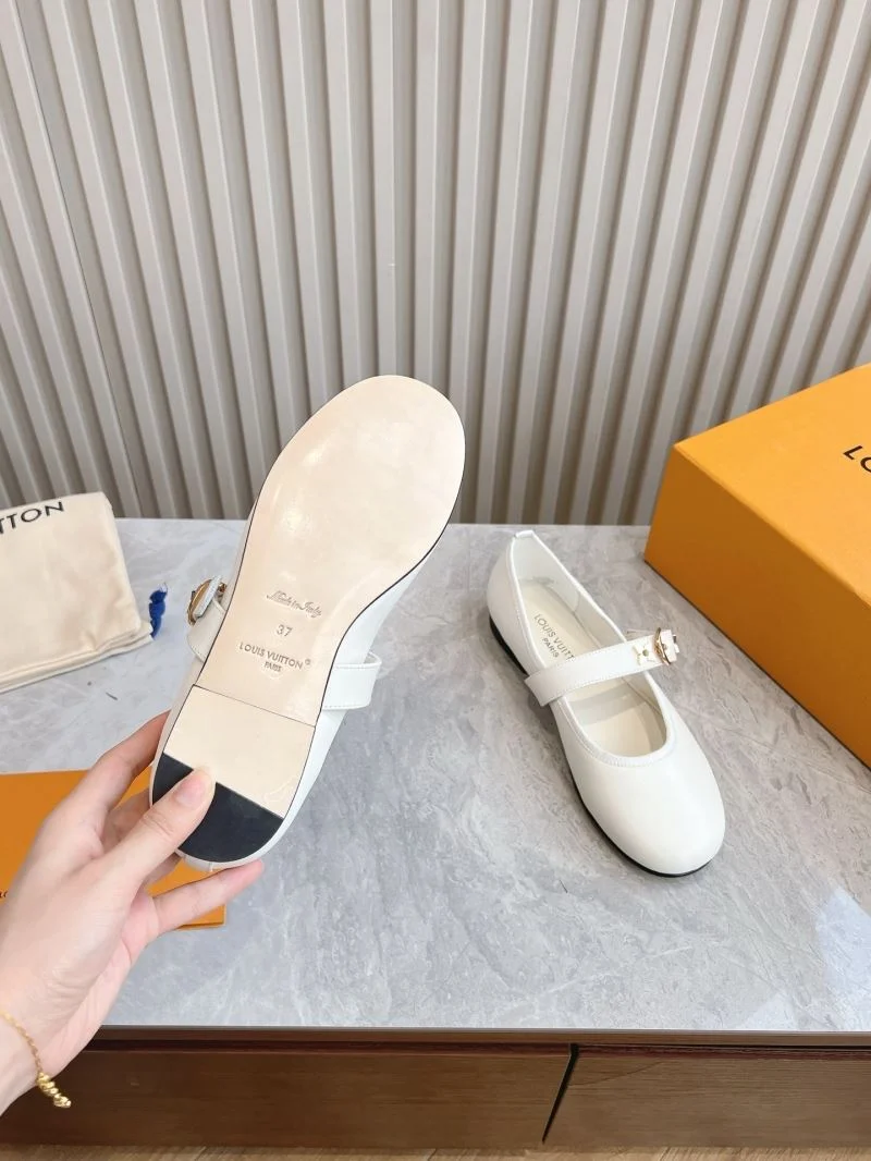 Attractive Louis Vuitton Low Shoes 31628