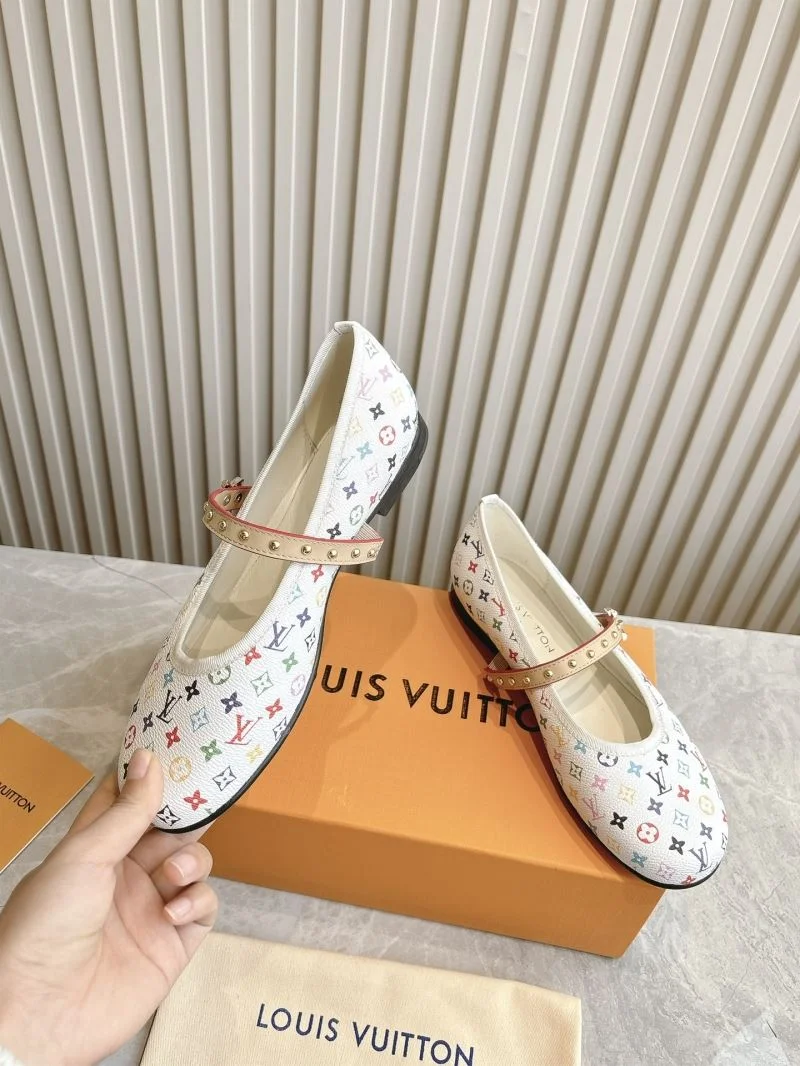 Louis Vuitton Low Shoes EasyCare 31611