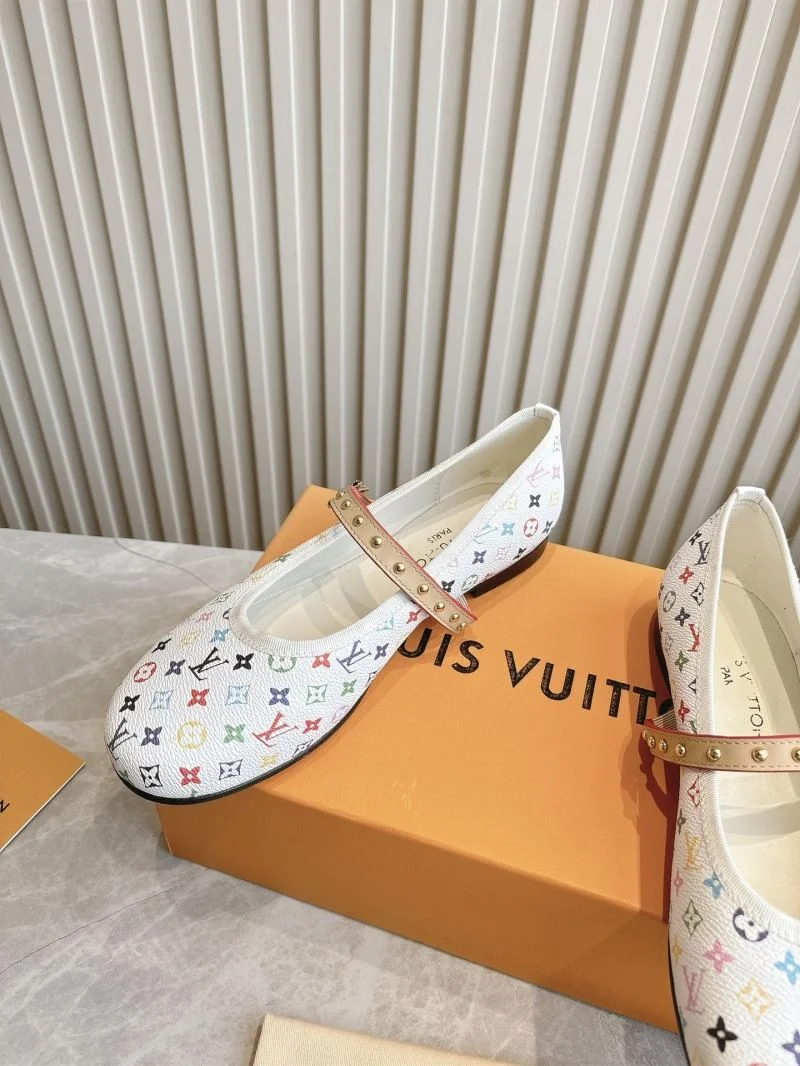 Louis Vuitton Low Shoes EasyCare 31611