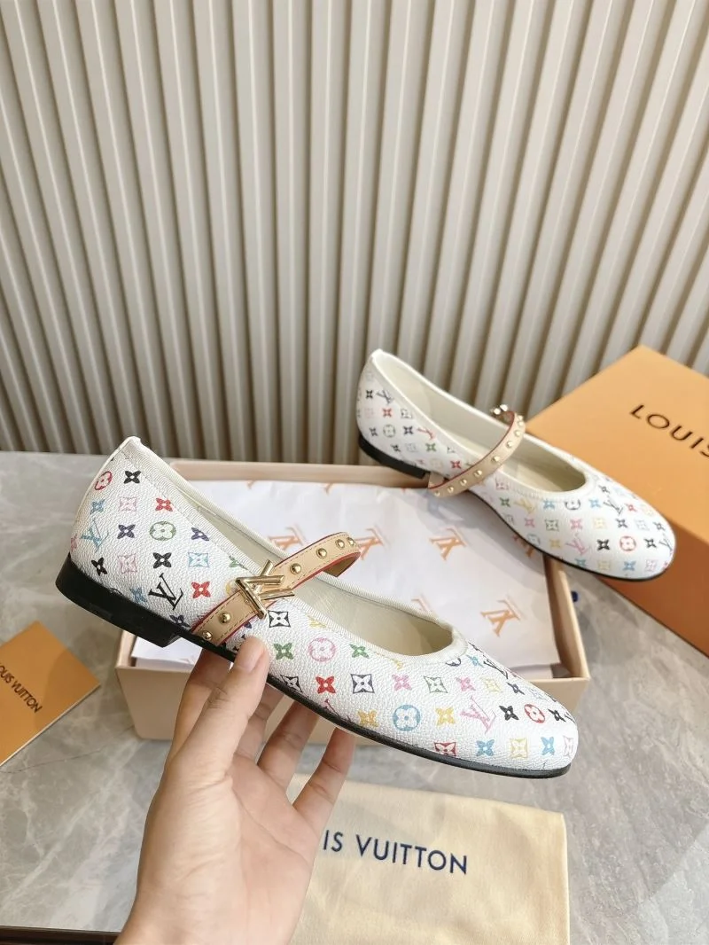 Louis Vuitton Low Shoes EasyCare 31611