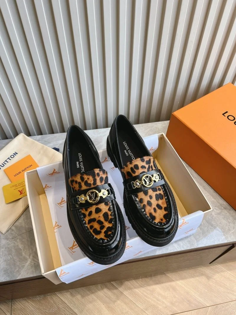 Louis Vuitton Low Shoes Timeless 31617