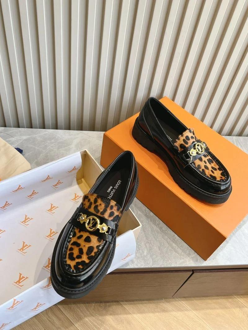 Louis Vuitton Low Shoes Timeless 31617