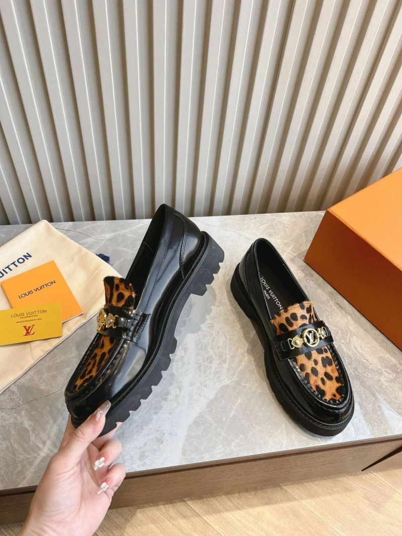 Louis Vuitton Low Shoes Timeless 31617