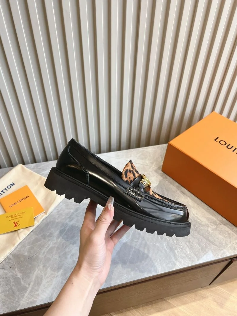 Louis Vuitton Low Shoes Timeless 31617