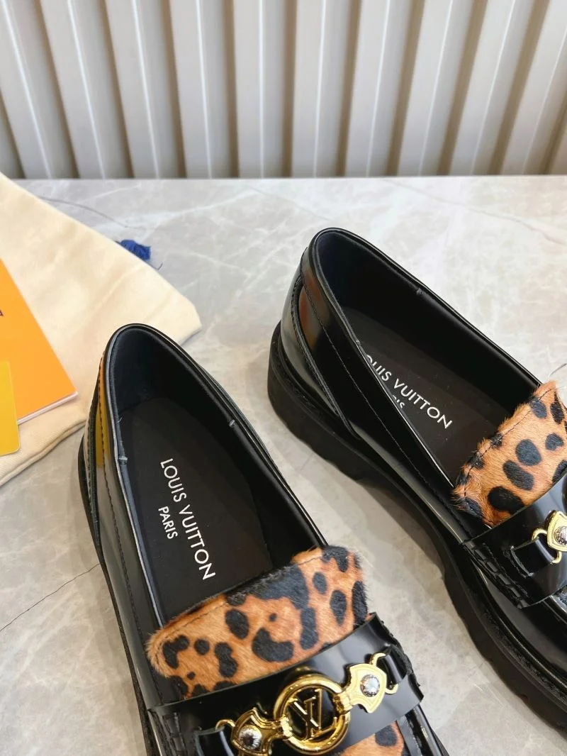 Louis Vuitton Low Shoes Timeless 31617