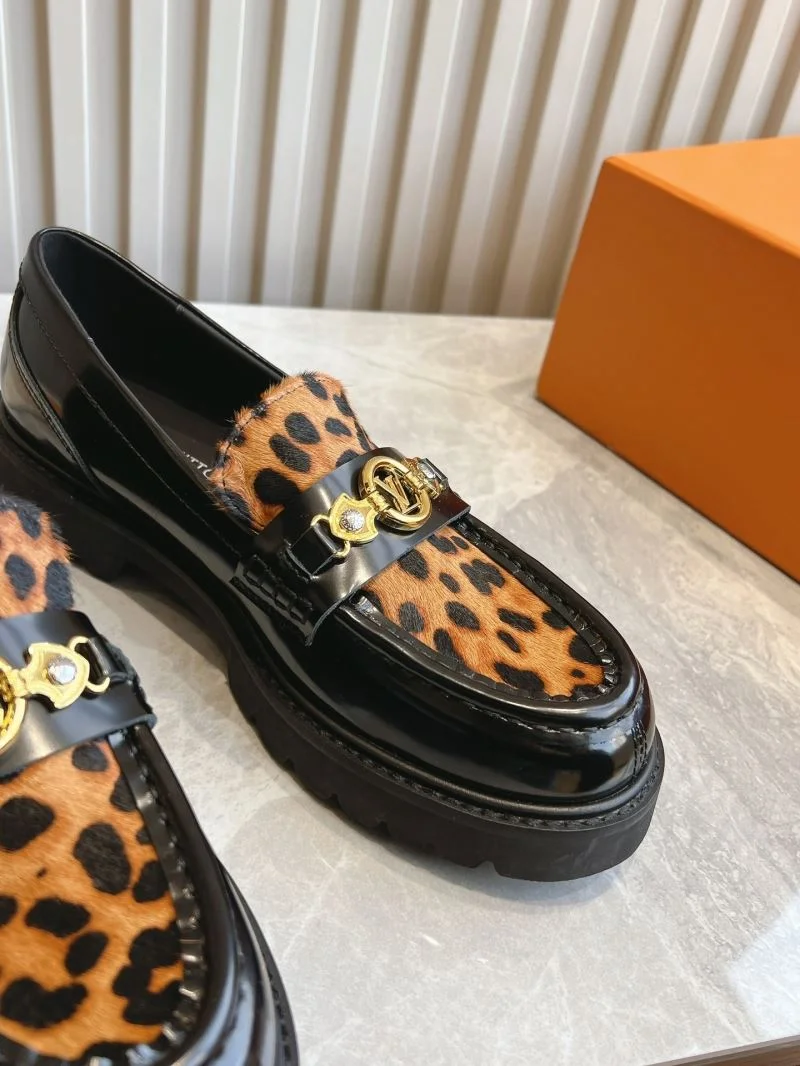 Louis Vuitton Low Shoes Timeless 31617