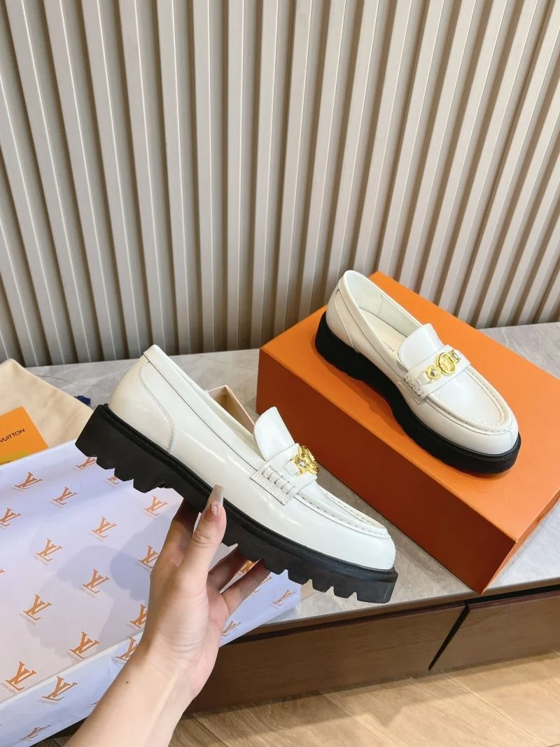Stretchable Louis Vuitton Low Shoes 31609