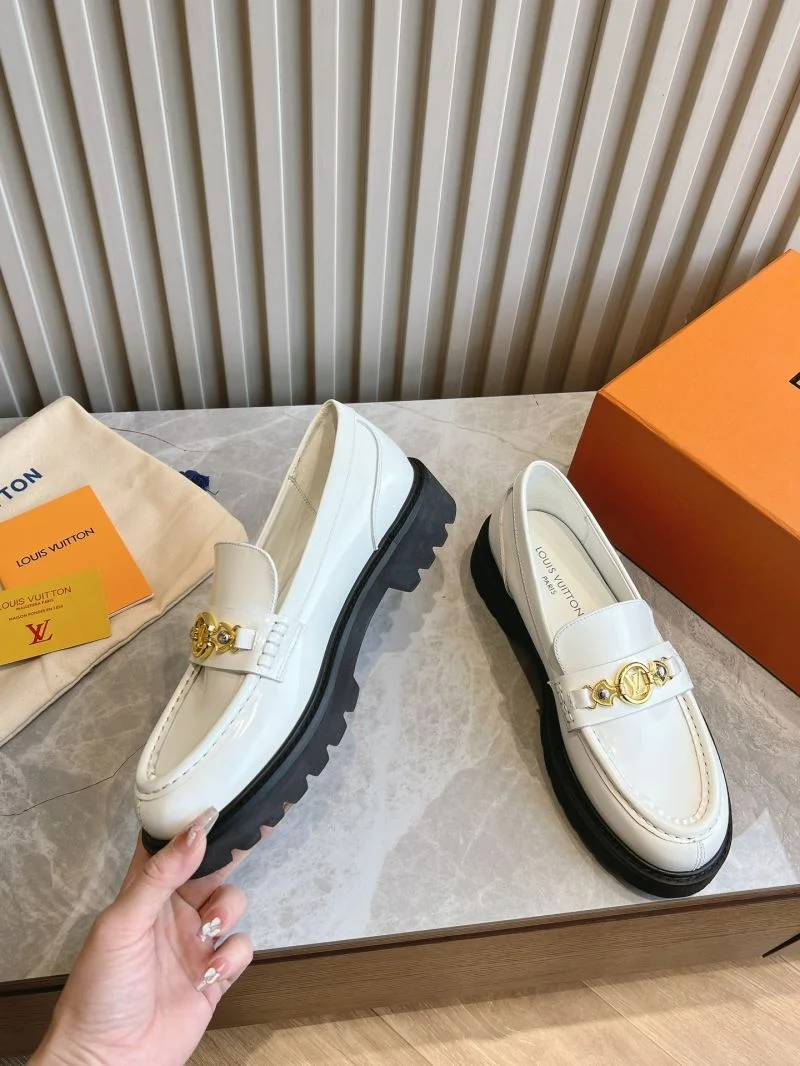 Stretchable Louis Vuitton Low Shoes 31609