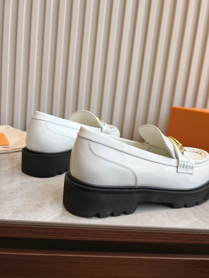 Stretchable Louis Vuitton Low Shoes 31609