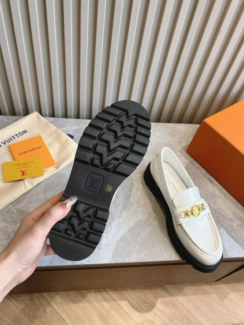 Stretchable Louis Vuitton Low Shoes 31609